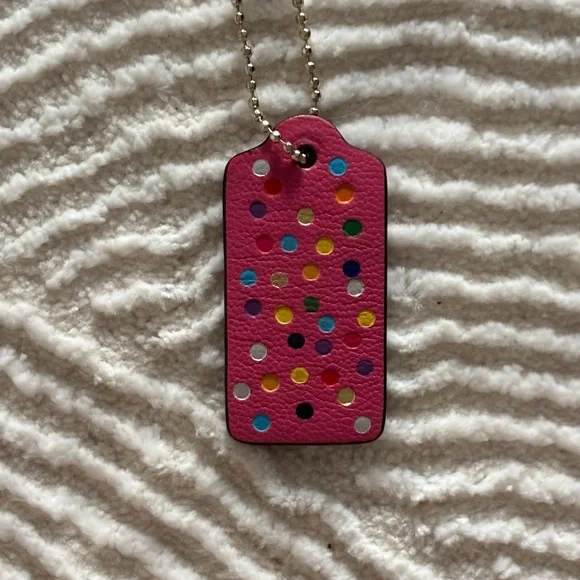 Coach Fuchsia Leather hangtag - Picture 2 of 7